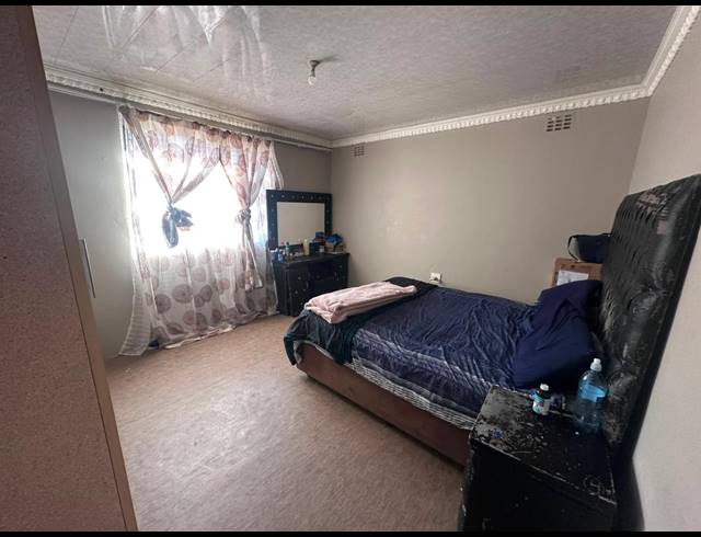 2 BEDROOM FREEHOLD FOR SALE IN SCENERY PARK